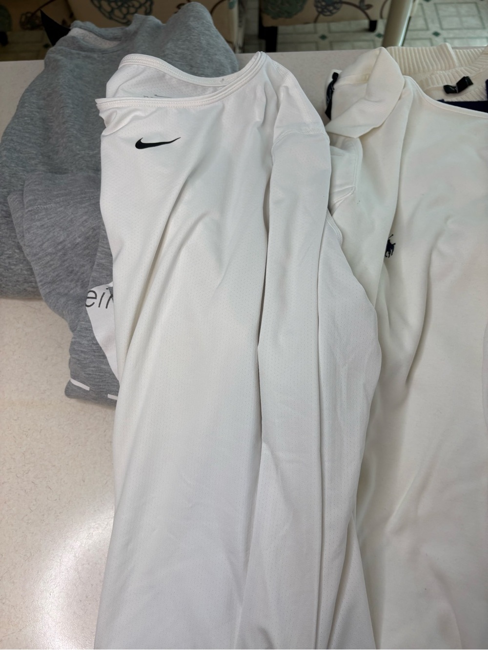 Closet Clean Out Women’s 13 Shirts/ Great For Resellers - Picture 4 of 16